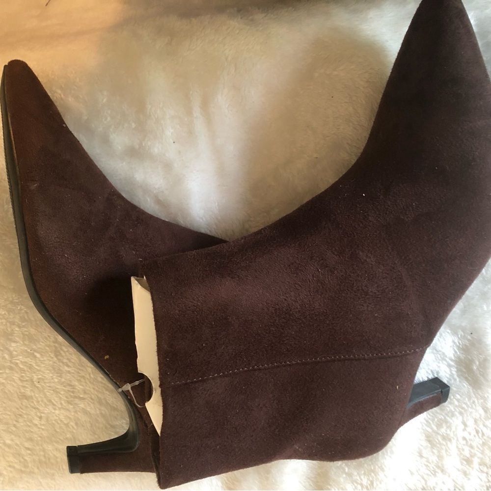 NWT Universal Thread faux Suede Pointed Toe Ankle Booties in Dark Brown
